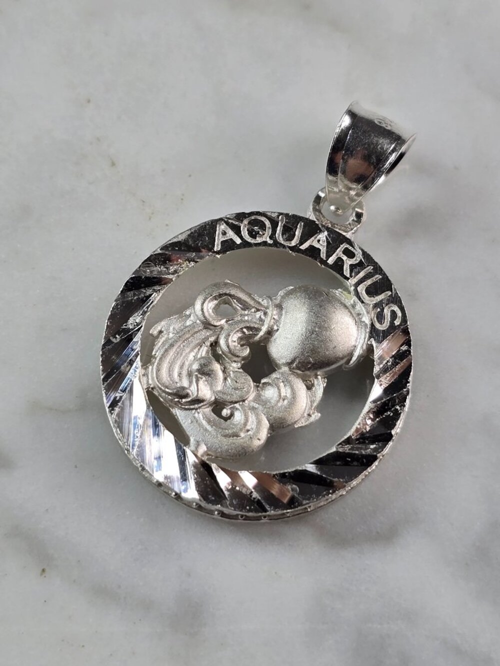 Womens Vintage Estate Sterling Silver Zodiac Aquarius Pendant 4.1g E2369